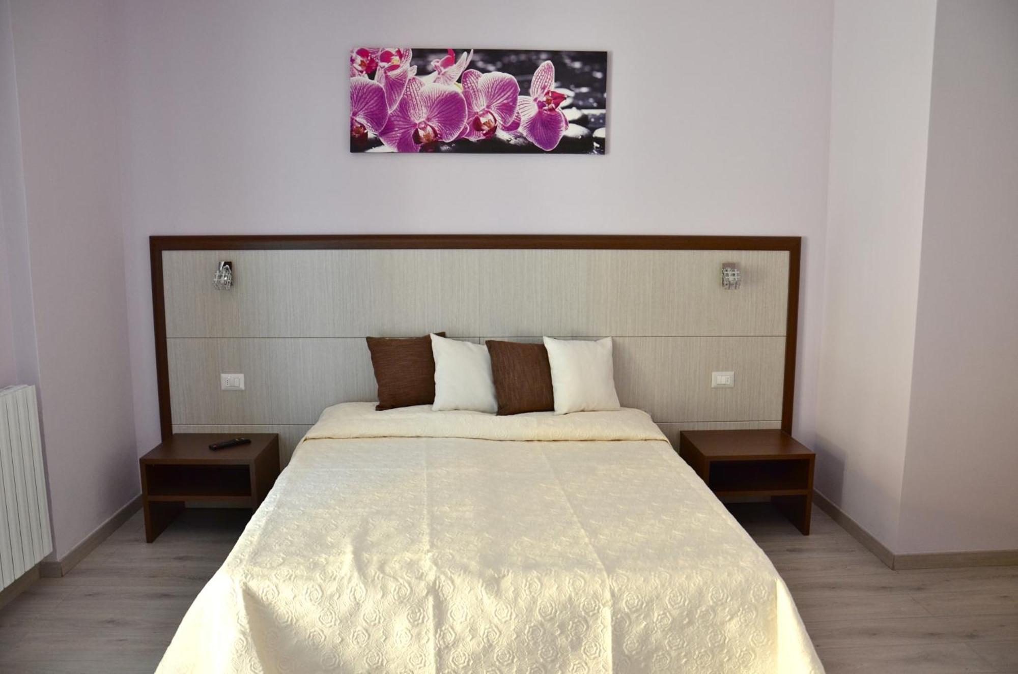 Double or Twin Room,843250763:JPEG